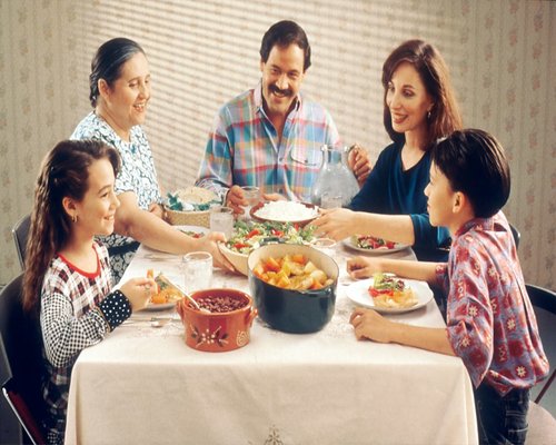 Calm family dinner setting at home without medical context